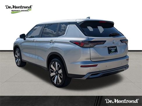 New 2025 Mitsubishi Outlander SE image 7