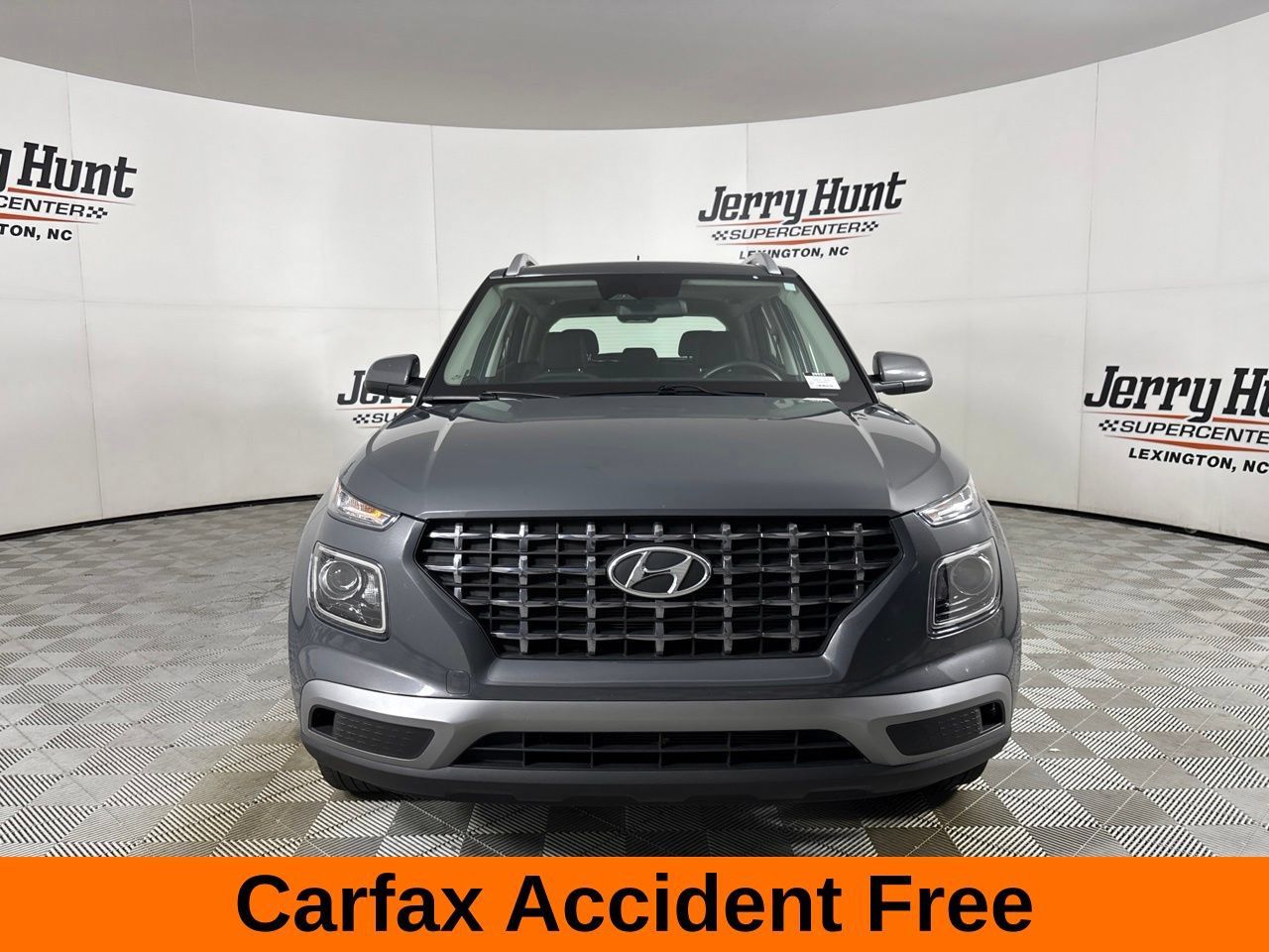 Used 2025 Hyundai Venue SEL FWD image 3