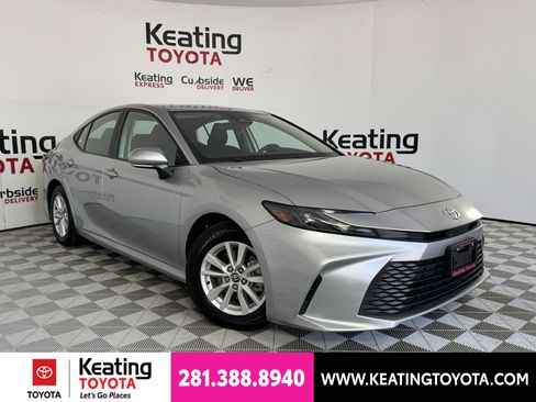 Used 2025 Toyota Camry LE FWD image 2