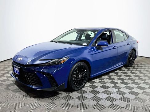 Used 2025 Toyota Camry SE FWD image 3