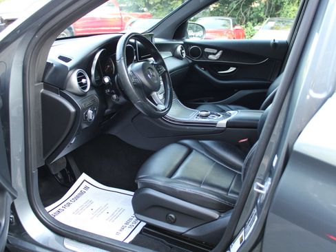 Used 2018 Mercedes-Benz GLC 300 4MATIC image 18