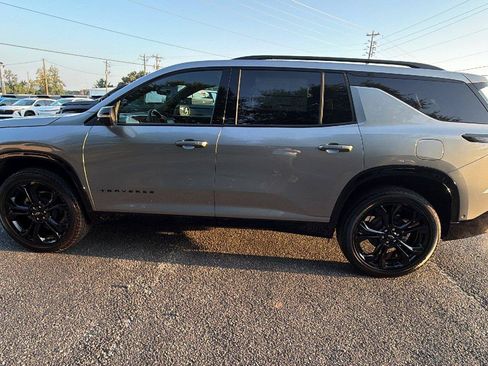 New 2027 Chevrolet Traverse RS w/ LPO, Floor Liner Package FWD image 11