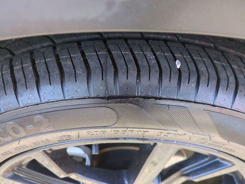 Used 2020 Nissan Kicks SR w/ SR Premium Package image 11