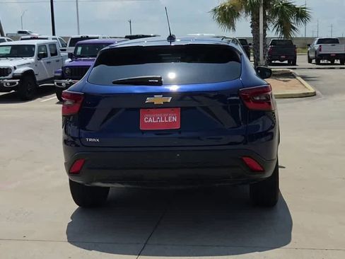 Used 2024 Chevrolet Trax LS w/ LS Convenience Package FWD image 7