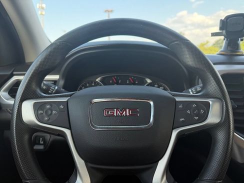 Used 2022 GMC Acadia SLE w/ Driver Convenience Package FWD image 9