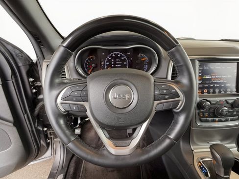 Used 2018 Jeep Grand Cherokee Overland AWD/4WD image 10
