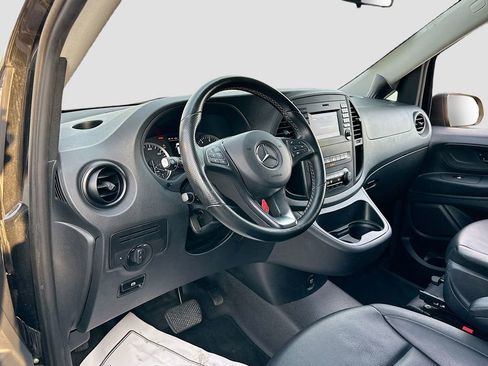 Used 2018 Mercedes-Benz Metris Passenger image 9