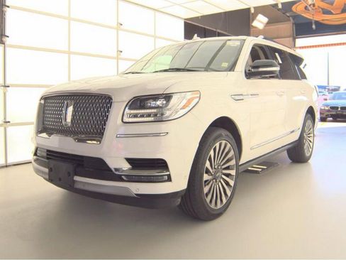 Used 2021 Lincoln Navigator Reserve w/ Luxury Package image 2