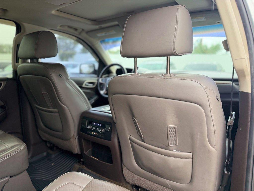 Used 2015 GMC Yukon XL Denali w/ Premium Package RWD image 23