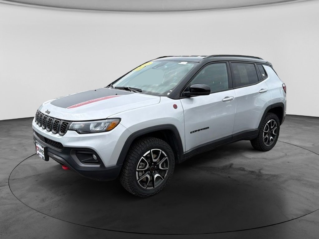 Used 2025 Jeep Compass Trailhawk AWD/4WD image 4