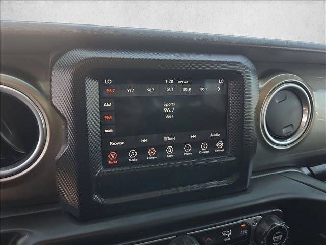 Used 2018 Jeep Wrangler Unlimited Sahara AWD/4WD image 14