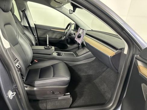 Used 2023 Tesla Model Y Long Range image 27