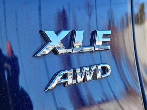 Used 2020 Toyota RAV4 XLE Premium image 33