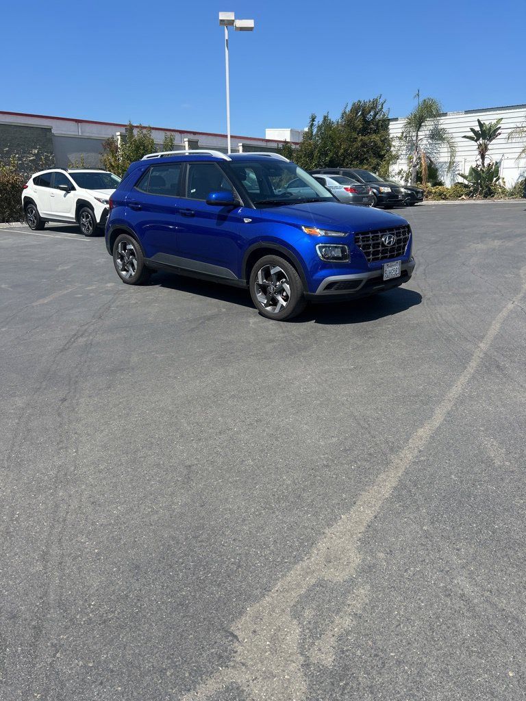 Used 2025 Hyundai Venue SEL FWD image 5