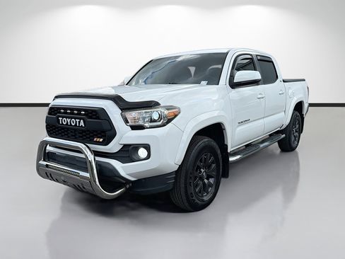 Used 2017 Toyota Tacoma SR5 w/ Tow Package RWD image 7