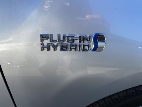 Used 2017 Toyota Prius Prime Premium w/ Preferred Accessory Package FWD image 20