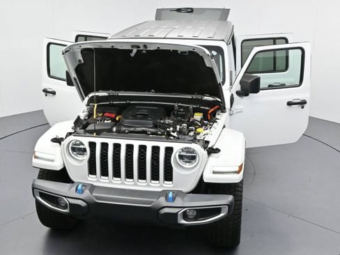 Used 2022 Jeep Wrangler Unlimited Sahara AWD/4WD image 45