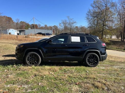 Used 2023 Jeep Cherokee Altitude Lux image 4
