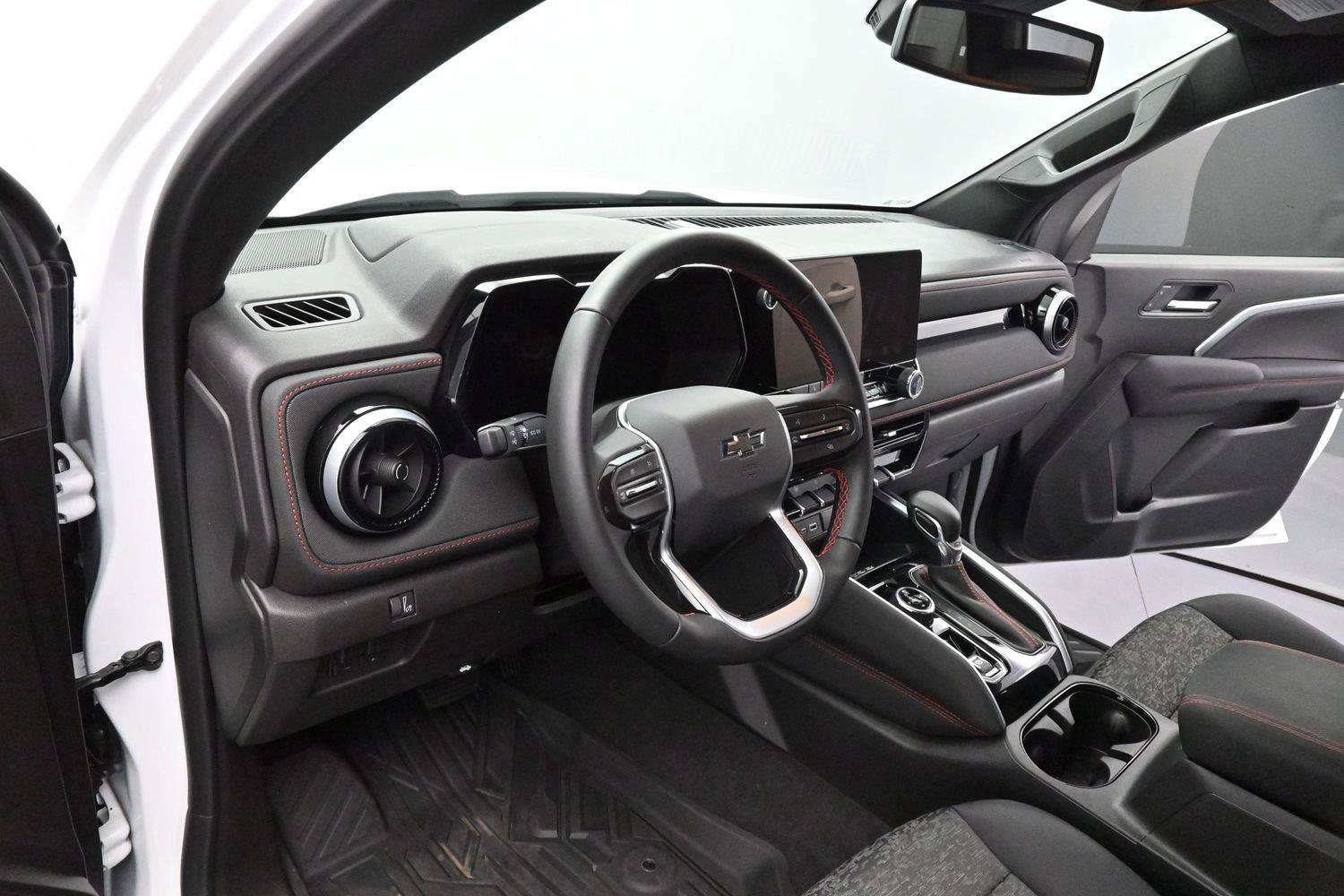 Used 2026 Chevrolet Colorado Z71 AWD/4WD image 13