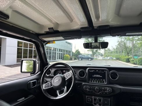 Used 2021 Jeep Wrangler Unlimited Sahara w/ Cold Weather Group AWD/4WD image 8