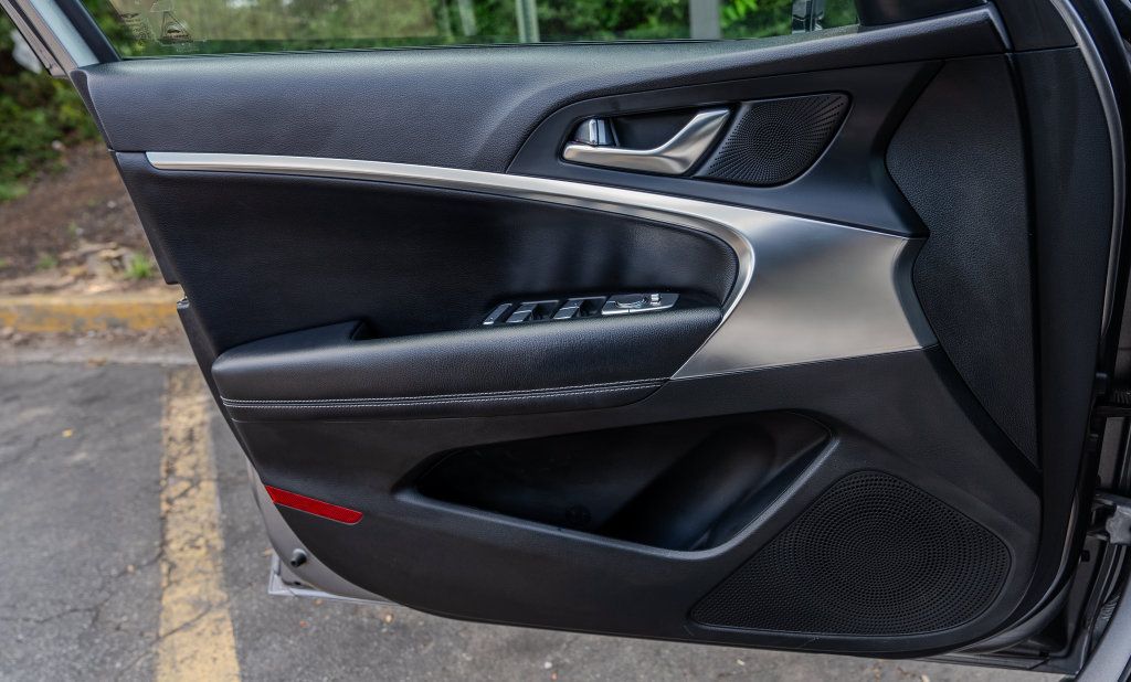 Used 2025 Genesis G70 2.5T RWD image 15