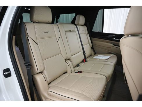 Used 2022 Cadillac Escalade Premium Luxury w/ LPO, Illumination Package image 19