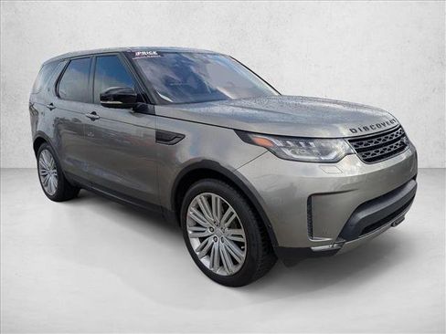 Used 2017 Land Rover Discovery First Edition image 3