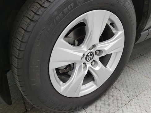 Used 2021 Toyota RAV4 XLE w/ Convenience Package image 31