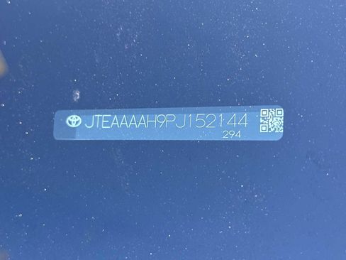 Used 2023 Toyota Venza Nightshade image 28