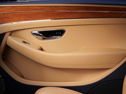 Used 2023 Bentley Continental GT V8 image 13