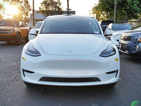 Used 2022 Tesla Model Y Long Range image 6