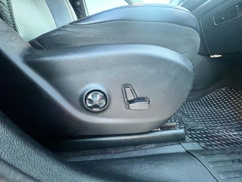 Used 2019 Jeep Cherokee Trailhawk AWD/4WD image 35
