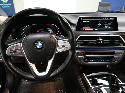 Used 2020 BMW 740i xDrive w/ Premium Package image 10