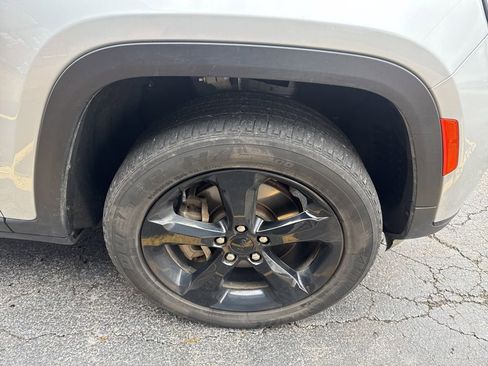 Used 2024 Jeep Grand Cherokee L Altitude image 21