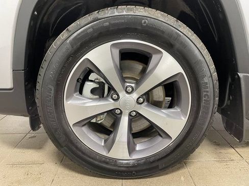 Used 2022 Jeep Cherokee Limited w/ Trailer Tow Group AWD/4WD image 10