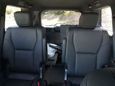 Used 2025 Lexus GX 550 w/ Accessory Package (2T) AWD/4WD image 16