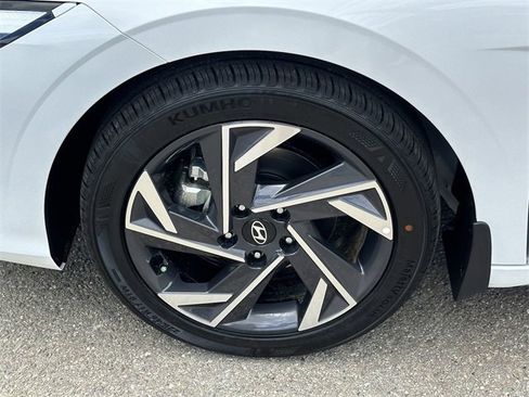 Used 2024 Hyundai Elantra SEL w/ Convenience Package image 13
