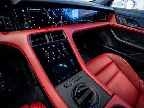 Used 2023 Porsche Taycan image 39