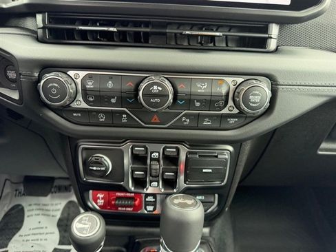 New 2026 Jeep Wrangler Unlimited Rubicon AWD/4WD image 13