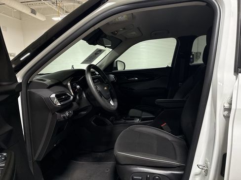 Used 2023 Chevrolet TrailBlazer LT FWD image 19