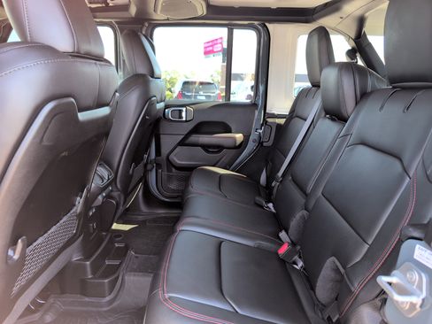 Used 2024 Jeep Wrangler Unlimited Rubicon w/ Technology Group image 33