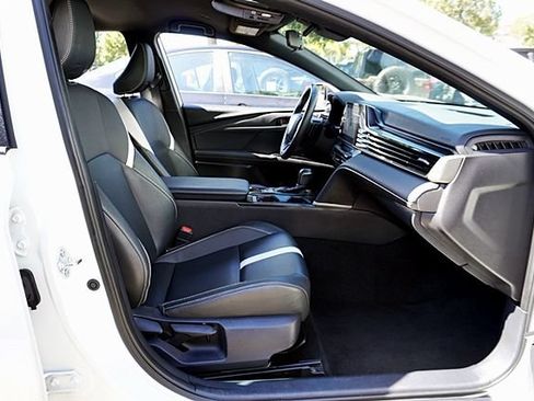 Used 2025 Toyota Camry SE FWD image 12
