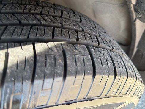 Used 2018 Nissan Rogue SV image 9