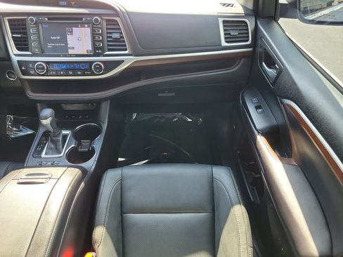 Used 2016 Toyota Highlander Limited AWD/4WD image 16