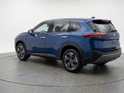 Used 2025 Nissan Rogue SV AWD/4WD image 6