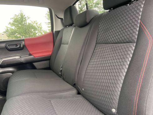 Used 2022 Toyota Tacoma SR5 w/ Technology Package RWD image 11