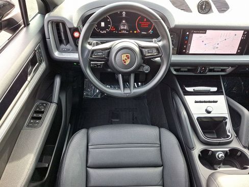 Used 2024 Porsche Cayenne Coupe image 11