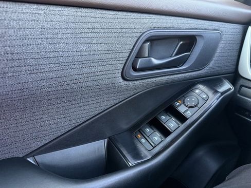 Certified 2023 Nissan Rogue S image 26