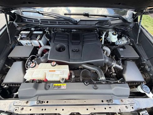 Used 2022 Toyota Tundra SR5 AWD/4WD image 17