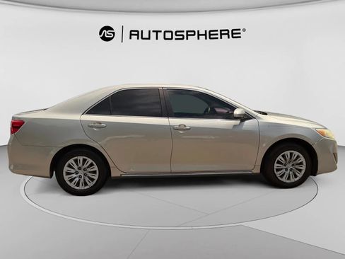 Used 2014 Toyota Camry LE FWD image 11